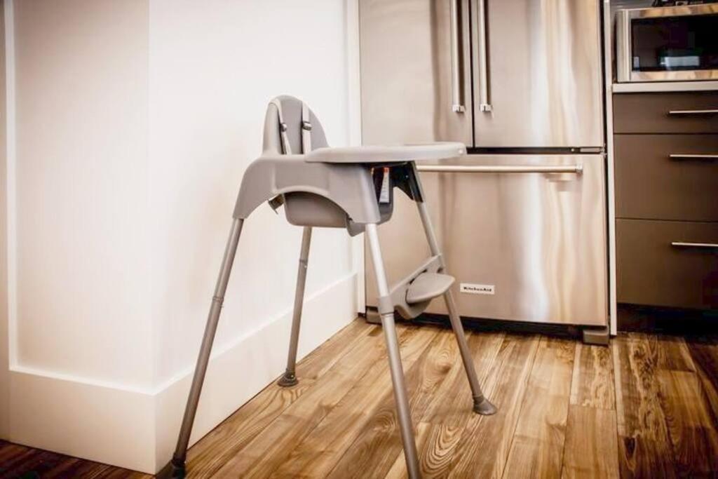 ✦chic Haven✦3br Near Dt & Wem, King Bed, Trails, Fast Wifi, Sleeps 6! Holiday home *
